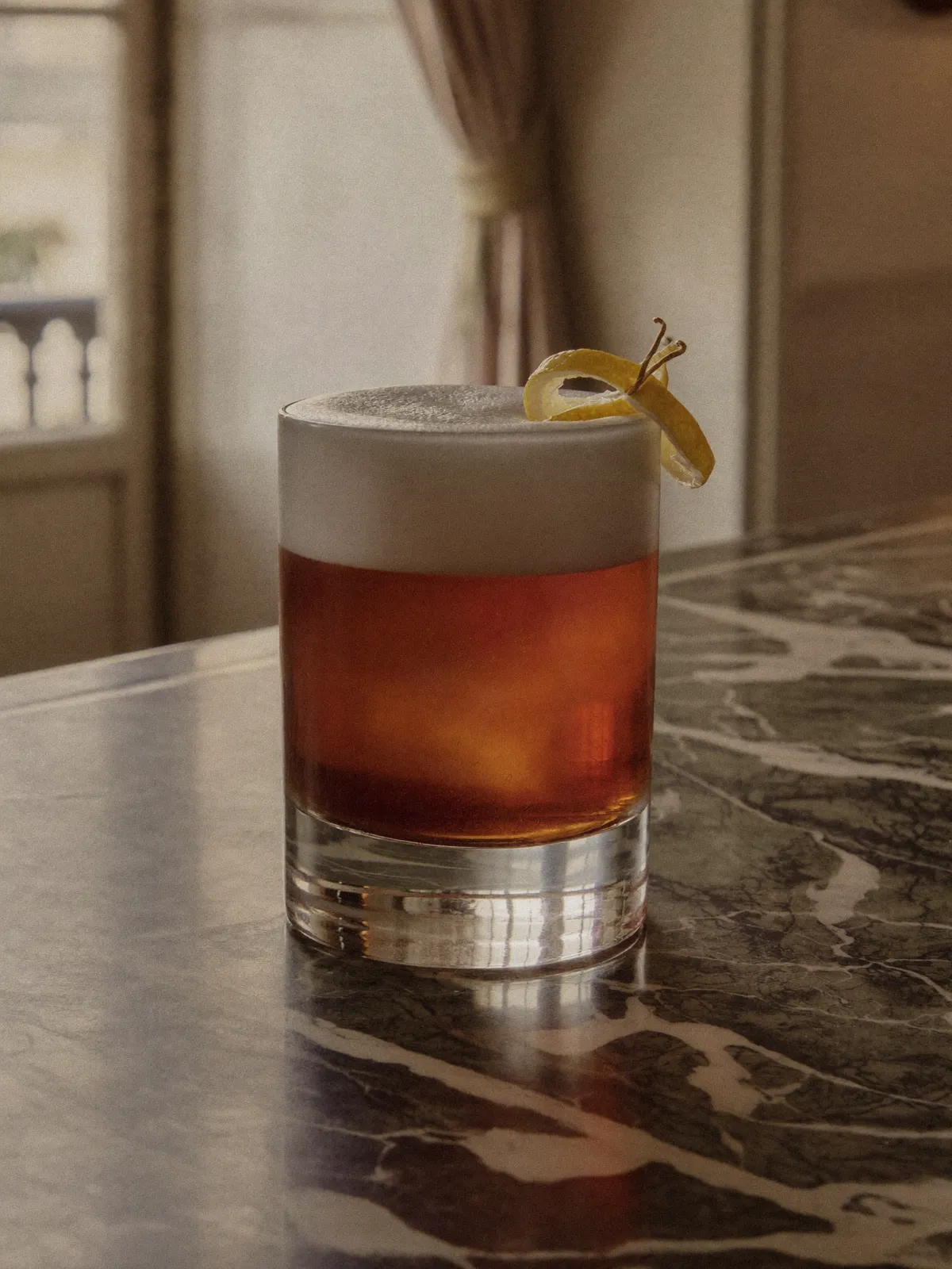 Amaretto Sour, servi dans son verre
