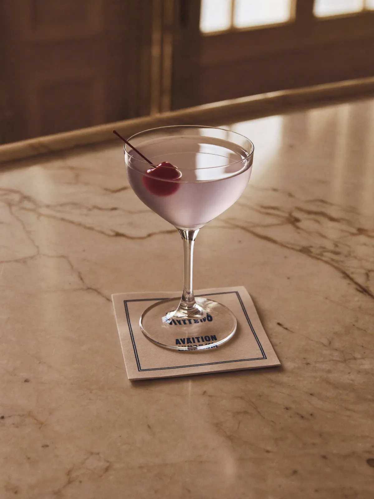 Aviation, servi dans son verre