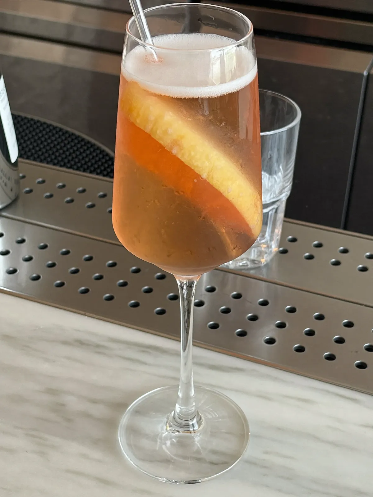 Bellini, servi dans son verre