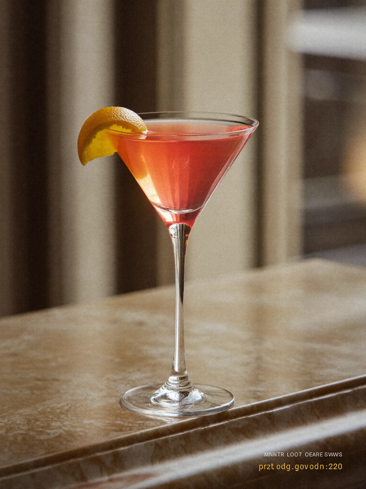 Cosmopolitan, servi dans son verre
