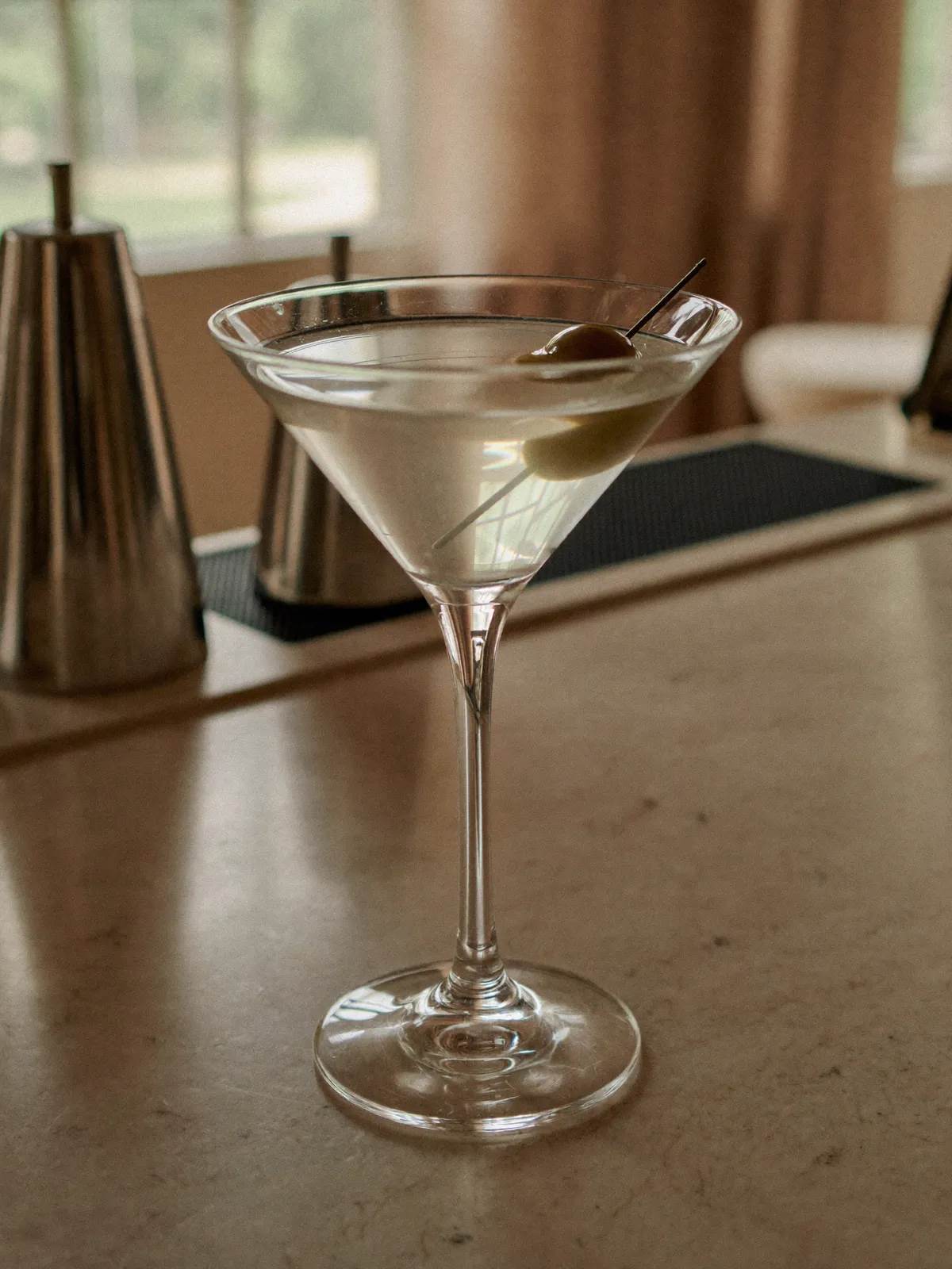Dry Martini, servi dans son verre
