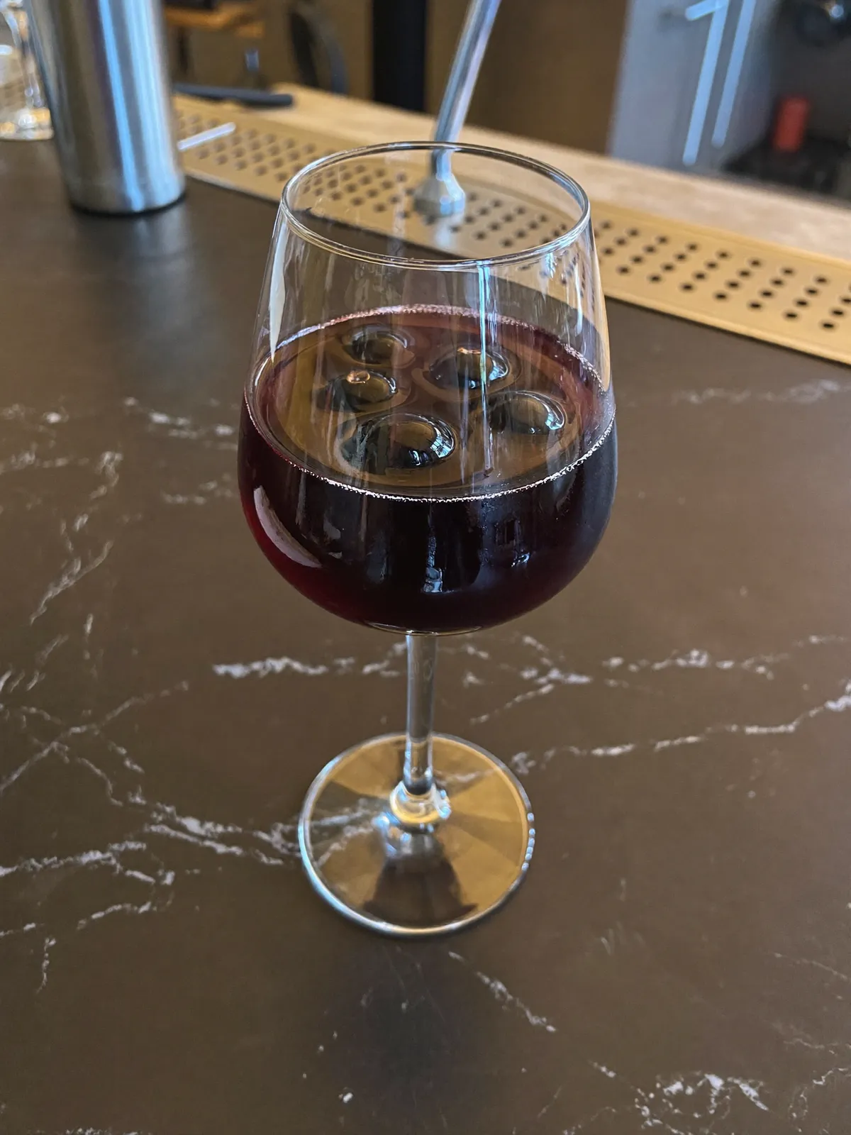 Kir, servi dans son verre