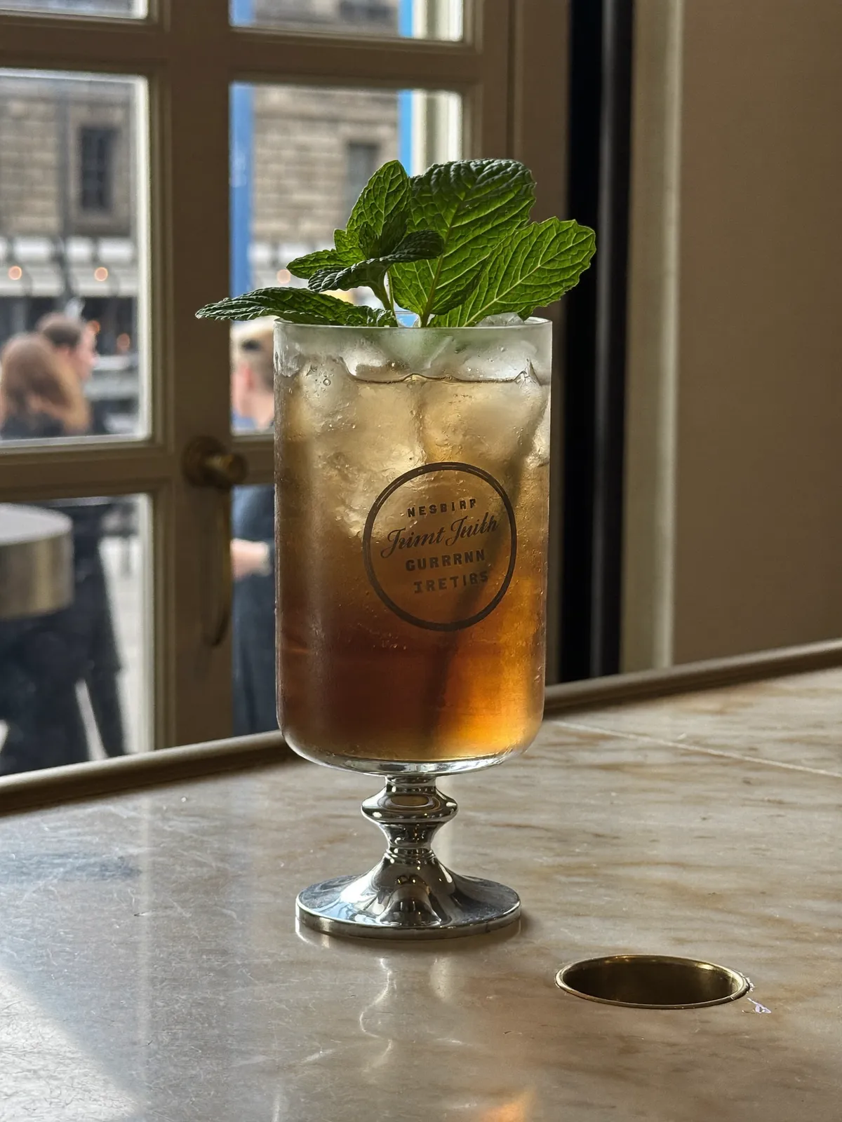 Mint Julep, servi dans son verre