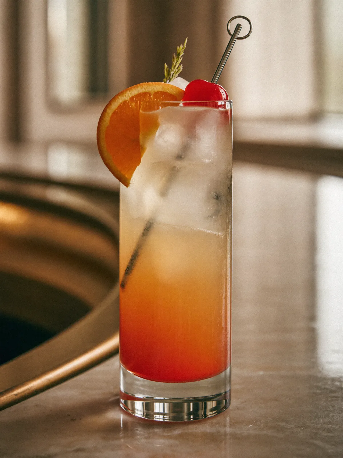 Tequila Sunrise, servi dans son verre