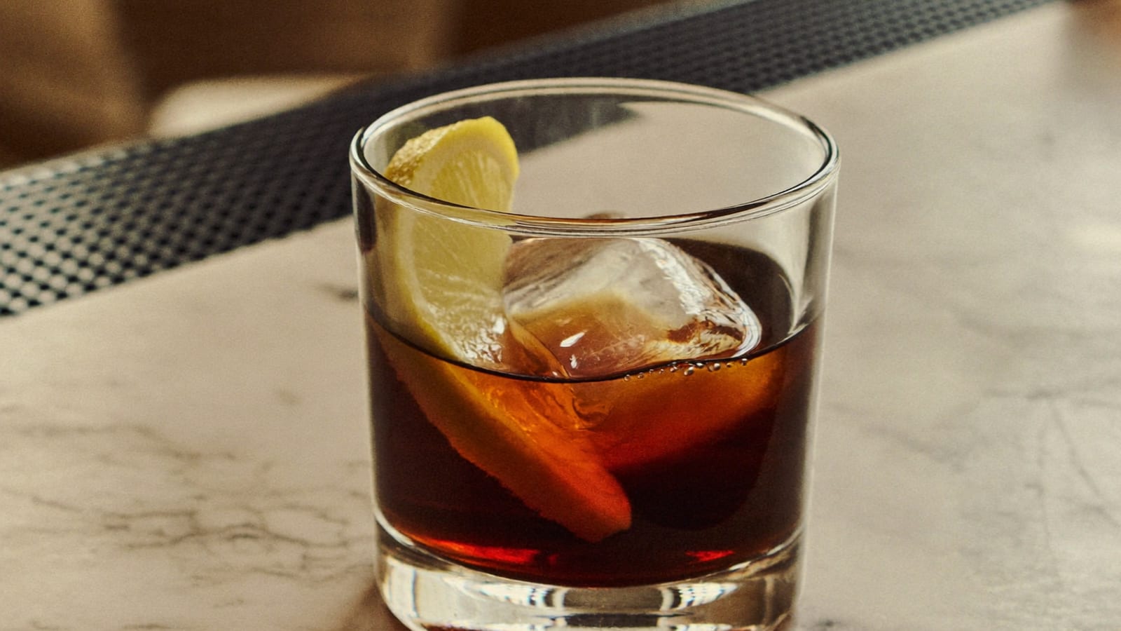 Un Sazerac, cousin de l'Old Fashioned, servi sans glace